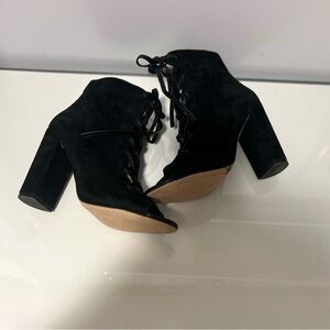 Black Heeled Lace-Up Boots with Chunky Heel